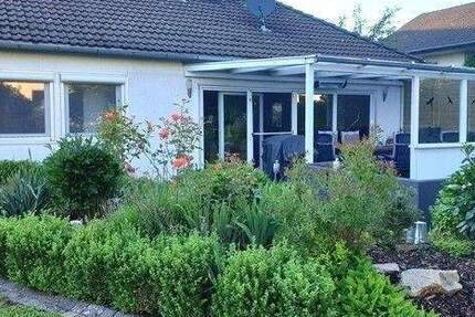 Bungalow mit wunderschönem, großen Garten!!! Doppelgarage! Dach ausbaufähig! 4 zimmer