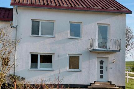 Haus Naumburg - 6 Zimmer, 170 m&sup2;, 1.000&euro; | Angebot:26073511