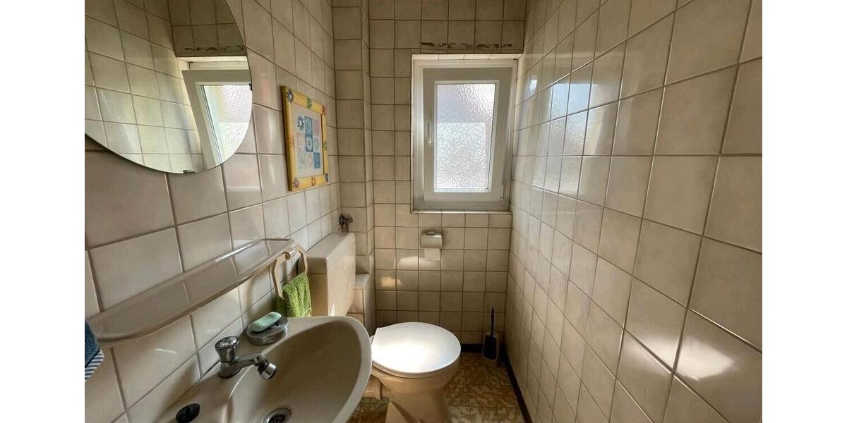 Einfamilienhaus Hofgeismar - 7 Zimmer, 216 m&sup2;, 119.000&euro; | Angebot:27108640