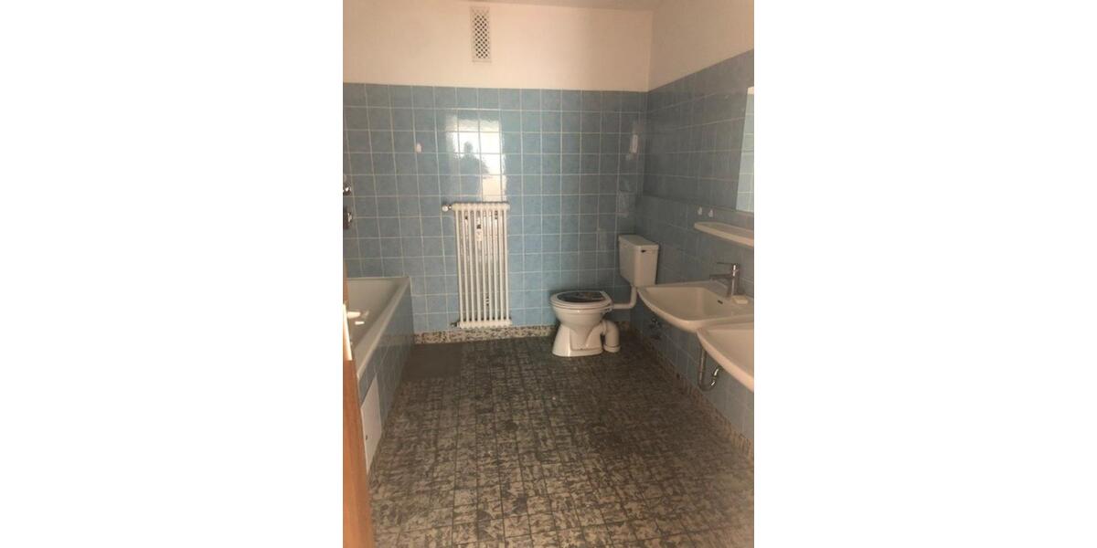 Etagenwohnung Kassel Fasanenhof - 5 Zimmer, 130 m&sup2;, 1.236&euro; | Angebot:23826312