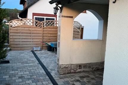 Freistehendes Einfamilienhaus mit großen Garten am Hang 4 zimmer