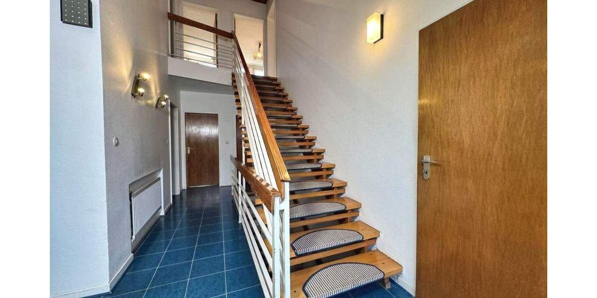 Ruhige Höhenlage von Kassel - Jungfernkopf trifft auf großzügige Architektur: Einzigartiges Einfamilienhaus mit Garage 7 zimmer