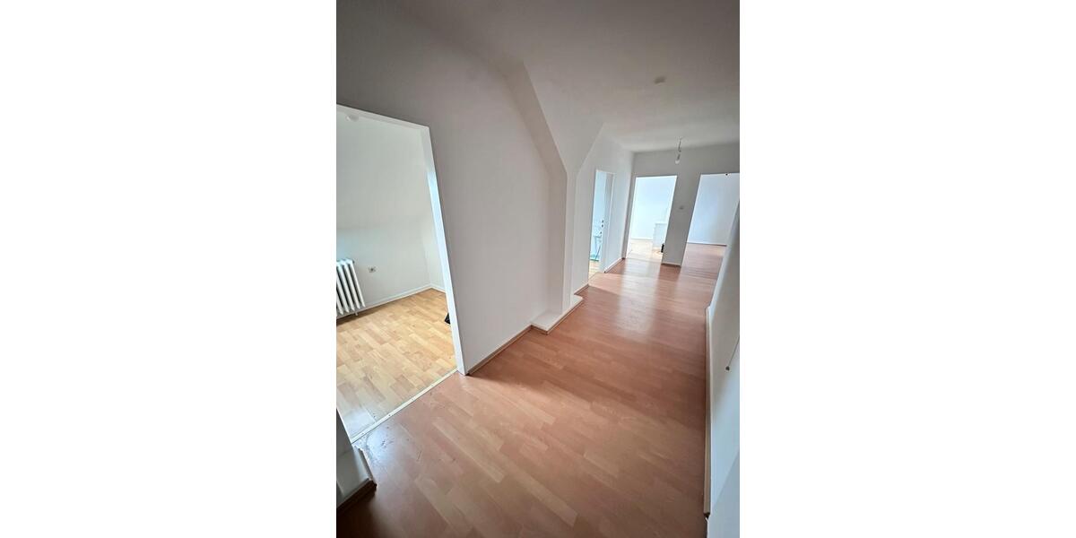 Möblierte Dachwohnung im Zentrum – ab 01.02.2026 verfügbar 3 zimmer