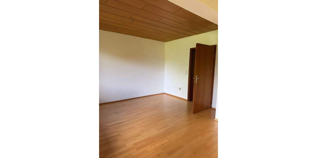 Etagenwohnung Kassel Oberzwehren - 2 Zimmer, 93 m&sup2;, 725&euro; | Angebot:24992600