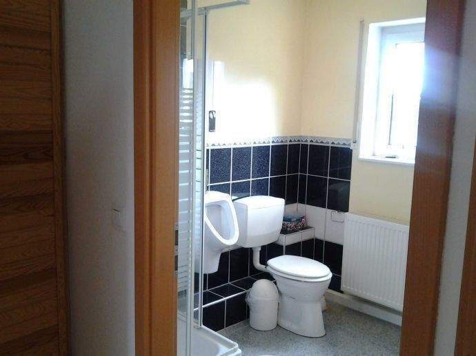  2 Familienhaus mit Gewerbe-Büro-Praxisfläche -Seminaräume nutzbar - ohne Investionsstau 1 zimmer