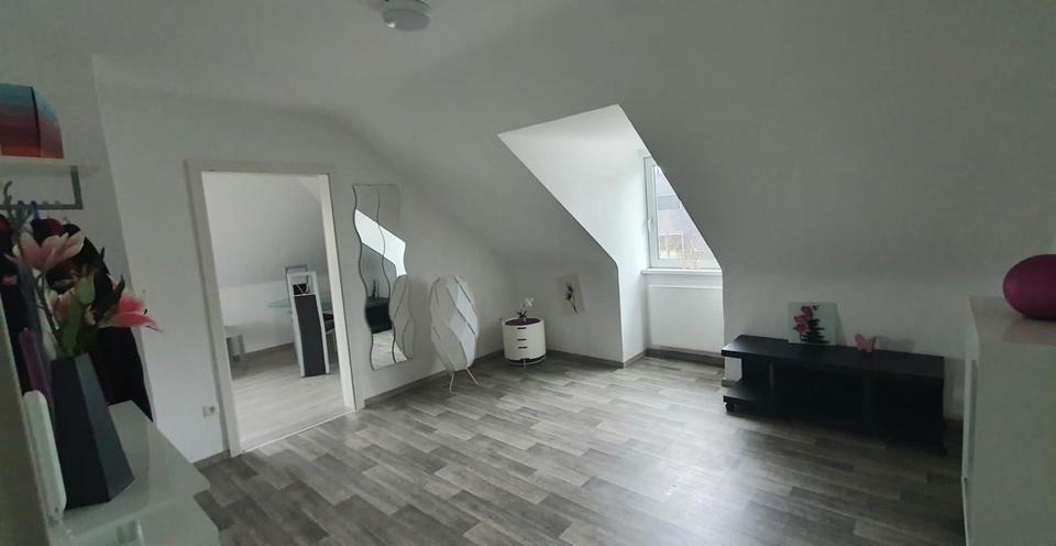 Dachgeschoßwohnung Kassel Fasanenhof - 4 Zimmer, 100 m&sup2;, 1.050&euro; | Angebot:25364393