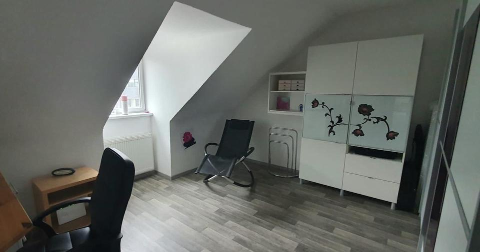 Dachgeschoßwohnung Kassel Fasanenhof - 4 Zimmer, 100 m&sup2;, 1.050&euro; | Angebot:25364393