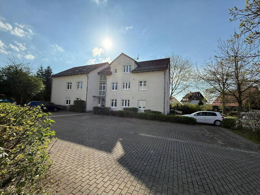 Sofort einziehen- frisch renovierte 4-Zimmer-Erdgeschoßwohnung - WG-geeignetignet