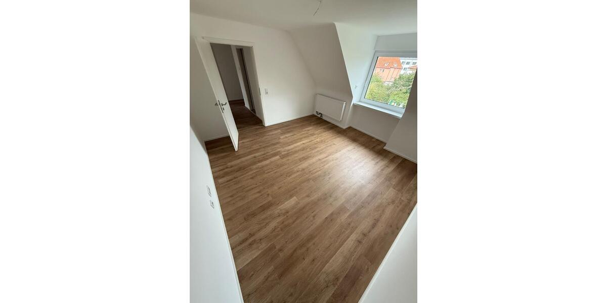 Dachgeschoßwohnung Kassel Niederzwehren - 2 Zimmer, 70 m&sup2;, 800&euro; | Angebot:26061117
