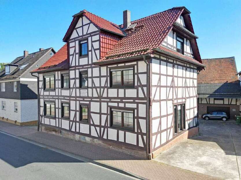 Haus zum Kaufen in Baunatal 595.000 € 290 m²