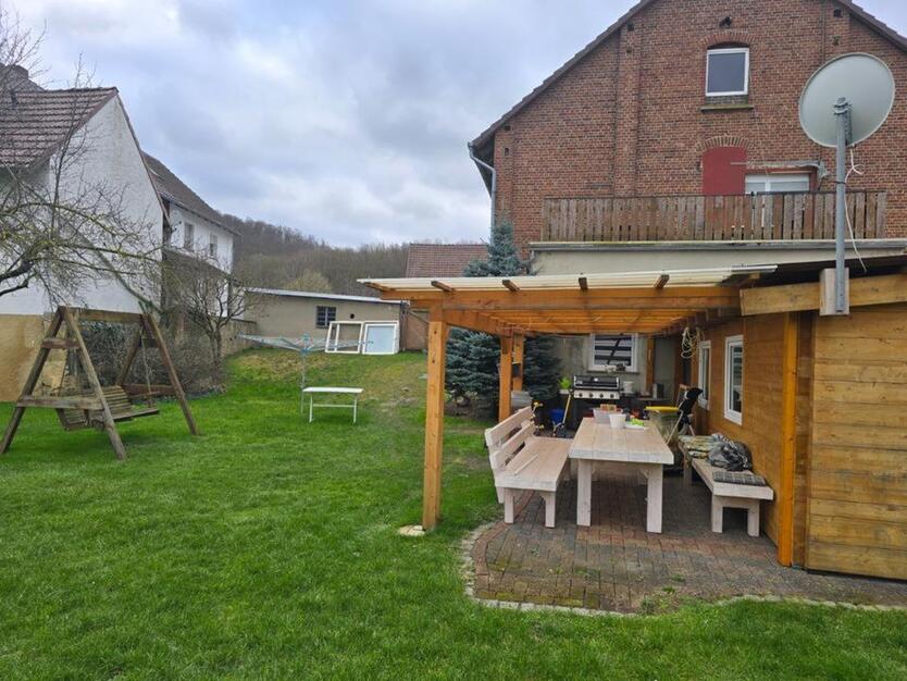 Mehrfamilienhaus mit 6 Wohneinheiten in Rhünda