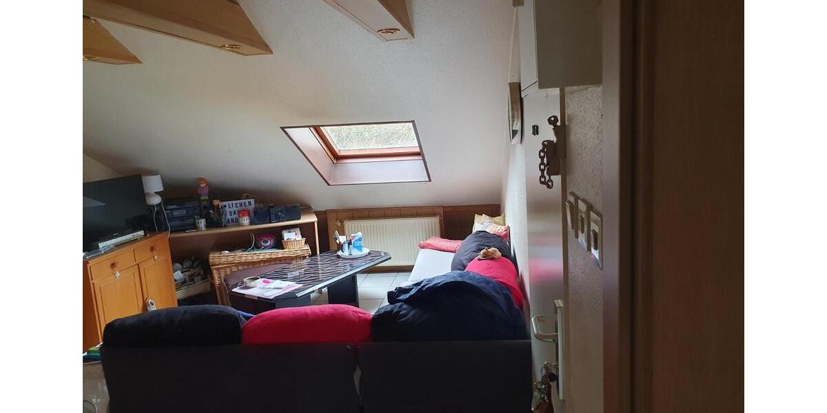 3 Zimmer und 2 Zimmer eine Wohnung auf 2 Etagen Plus Garage 5 zimmer