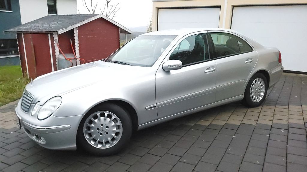 Mercedes-Benz E 200 111.000 km 6.300 &euro; Niedenstein 34305