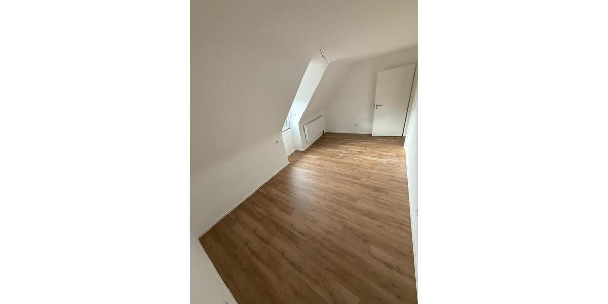 Dachgeschoßwohnung Kassel Niederzwehren - 2 Zimmer, 70 m&sup2;, 800&euro; | Angebot:26061117