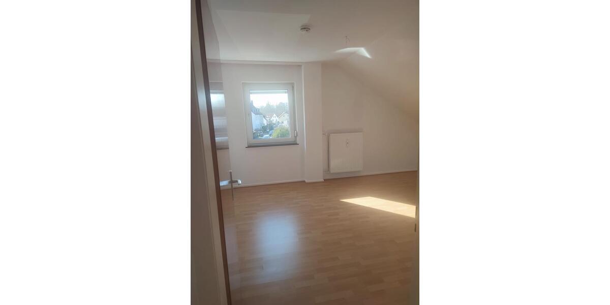 Dachgeschoßwohnung Kassel Fasanenhof - 3 Zimmer, 67 m&sup2;, 670&euro; | Angebot:26135598