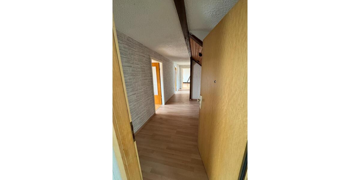 Dachgeschoßwohnung Edermünde - 4 Zimmer, 81 m&sup2;, 650&euro; | Angebot:26129450
