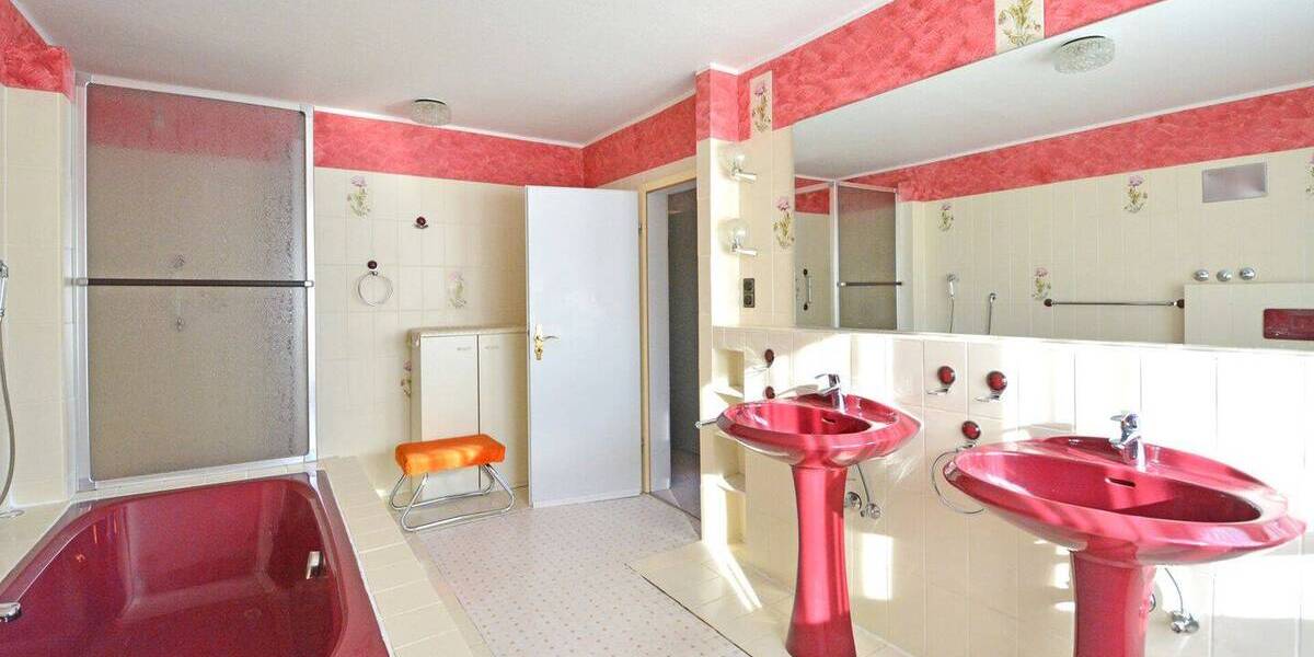Mehrfamilienhaus, Wohnhaus Hofgeismar / Hombressen Hombressen - 9 Zimmer, 245 m&sup2;, 300.000&euro; | Angebot:26851776
