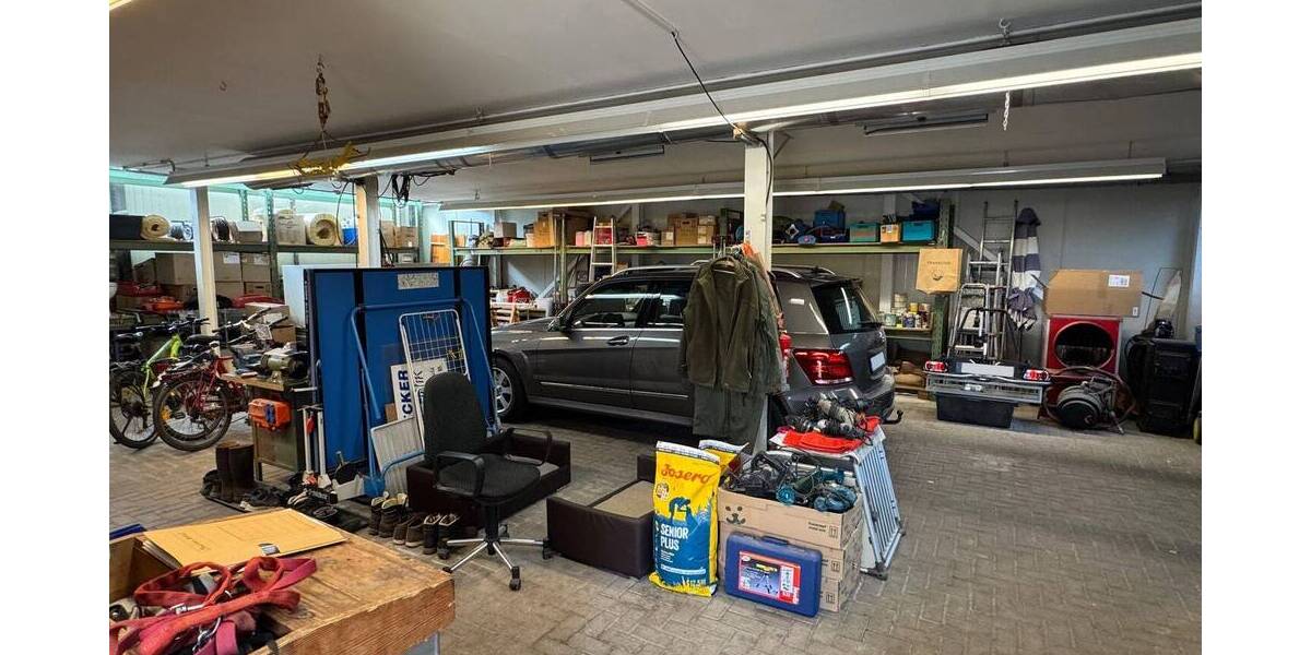 Betriebsgrundstück mit 3 Lagerhallen und einer Wohneinheit zu erwerben zimmer