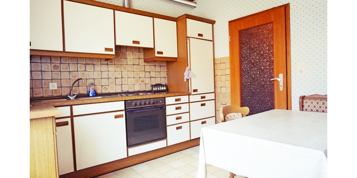 Großer Resthof mit 2 Fam.Haus, Stallungen, Scheune, Garagen & ca. 2.300m² Grundstück - Bauernhaus, Landhaus Wolfhagen | Angebot:26991162