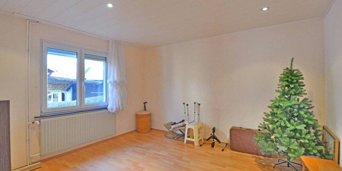 Mehrfamilienhaus, Wohnhaus Hofgeismar / Hombressen Hombressen - 9 Zimmer, 245 m&sup2;, 300.000&euro; | Angebot:26851776