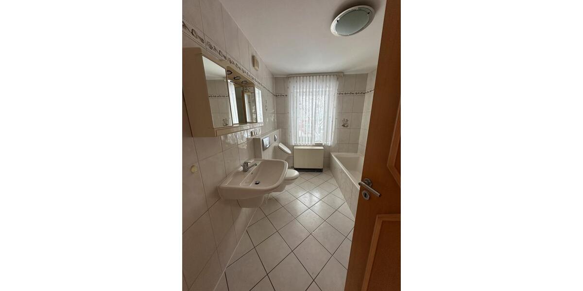 Etagenwohnung Kassel Philippinenhof-Warteberg - 6 Zimmer, 130 m&sup2;, 1.000&euro; | Angebot:25283268