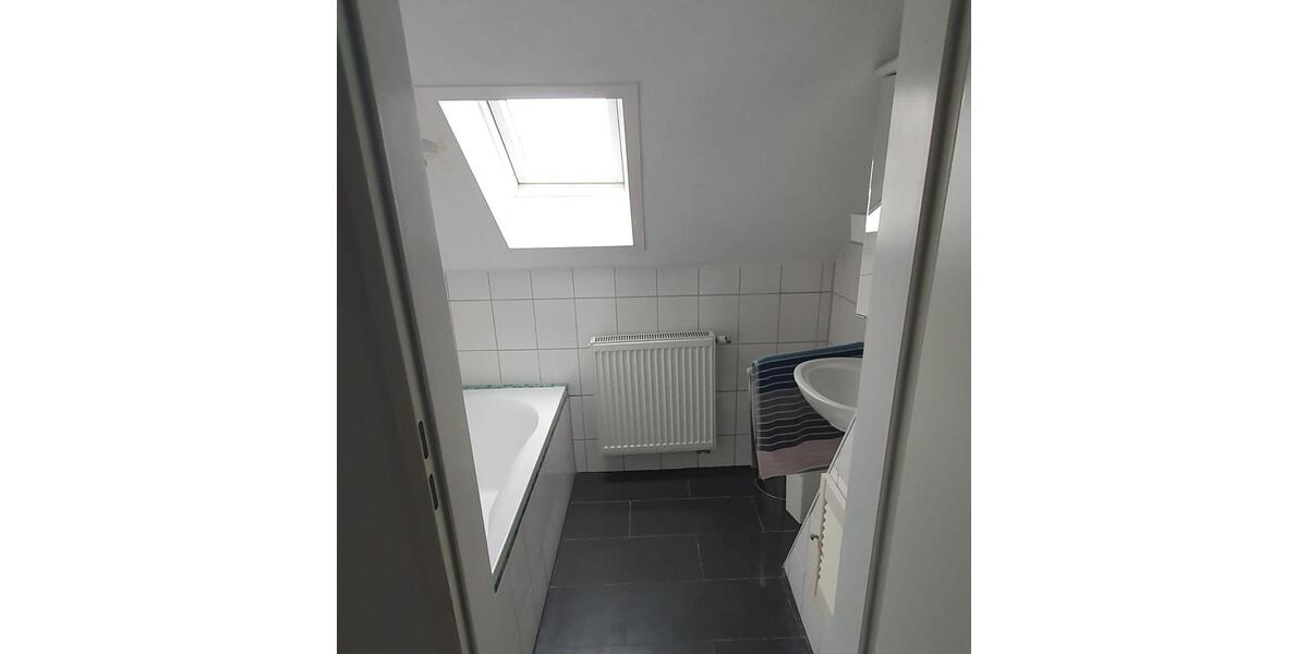 Dachgeschoßwohnung Kassel Fasanenhof - 4 Zimmer, 100 m&sup2;, 1.050&euro; | Angebot:25364393