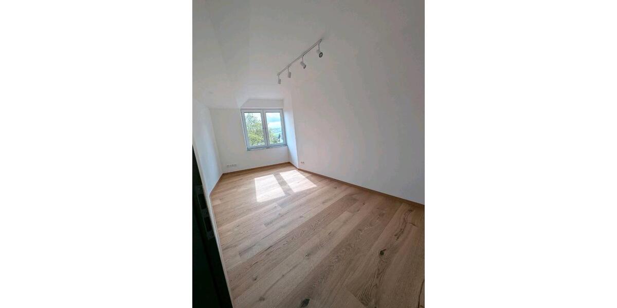 Dachgeschoßwohnung Bad Emstal - 4 Zimmer, 130 m&sup2;, 1.550&euro; | Angebot:26283672