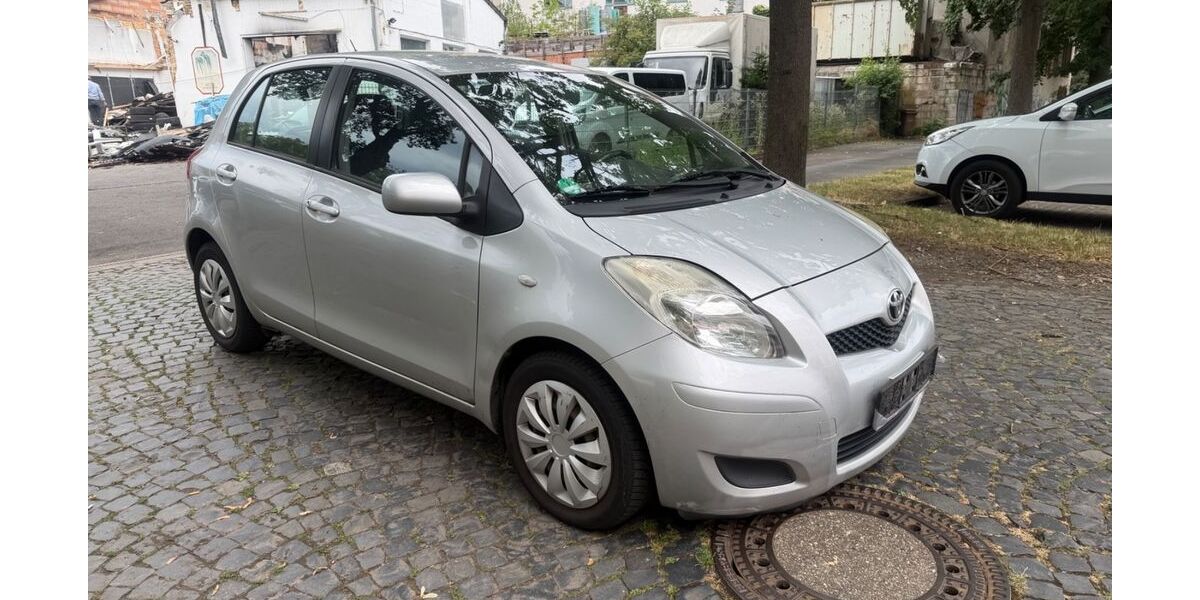 Toyota Yaris 181.305 km 1.950 &euro; Kassel 34125