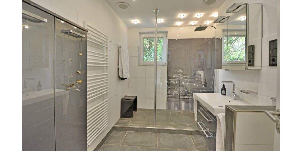 Sonnige 4-ZKB Maisonette mit Balkon, Terrasse und 2 Stellplätzen, Top-Lage am Weinberg 4 zimmer