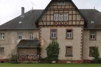 Historisches Herrenhaus – Charme trifft auf enormes Entwicklungspotenzial