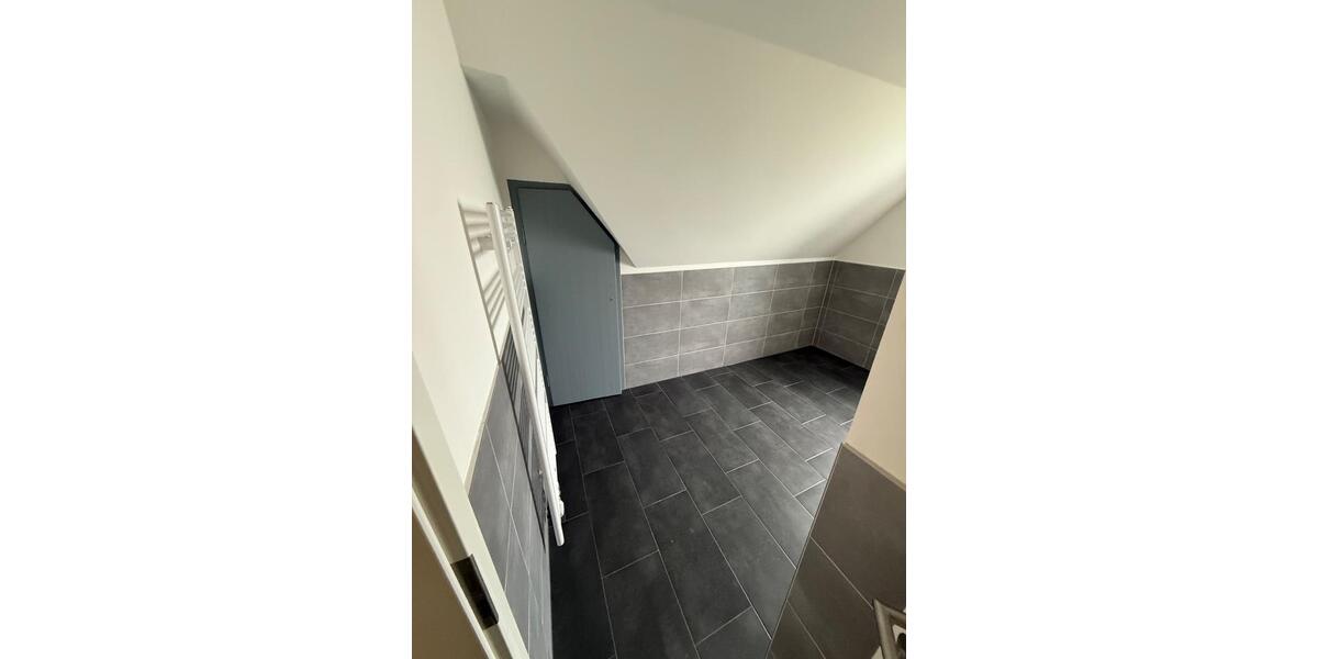 Dachgeschoßwohnung Kassel Niederzwehren - 2 Zimmer, 70 m&sup2;, 800&euro; | Angebot:26061117