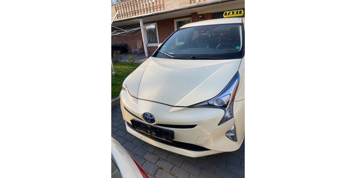 Toyota Prius 352.000 km 8.400 € VELLMAR 34246