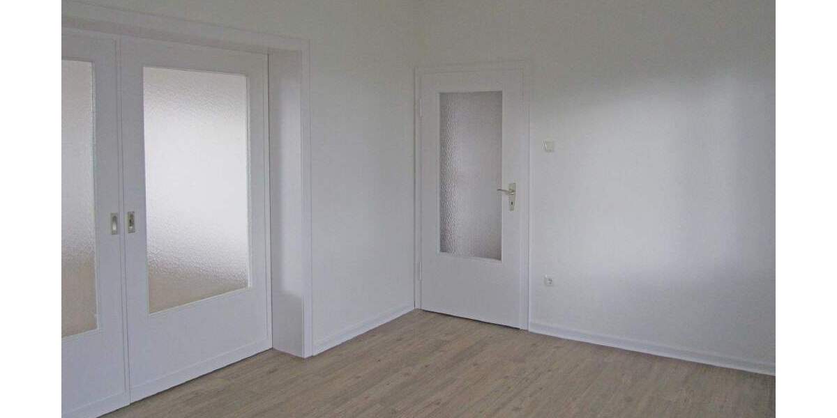 Gepflegtes 3-Familienhaus direkt am Bossentalpark mit 2 Garagen 1 zimmer