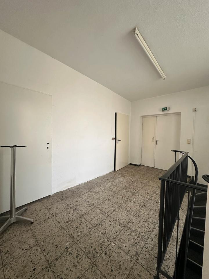 GEWERBERAUM IN ZENTRALER LAGE AM HAUPTFRIEDHOF