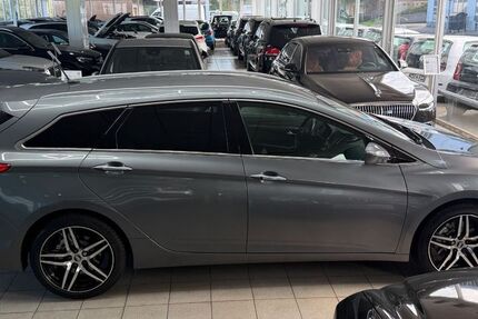 Hyundai i40 196.000 km 5.999 &euro; Niestetal bei Kassel 34266