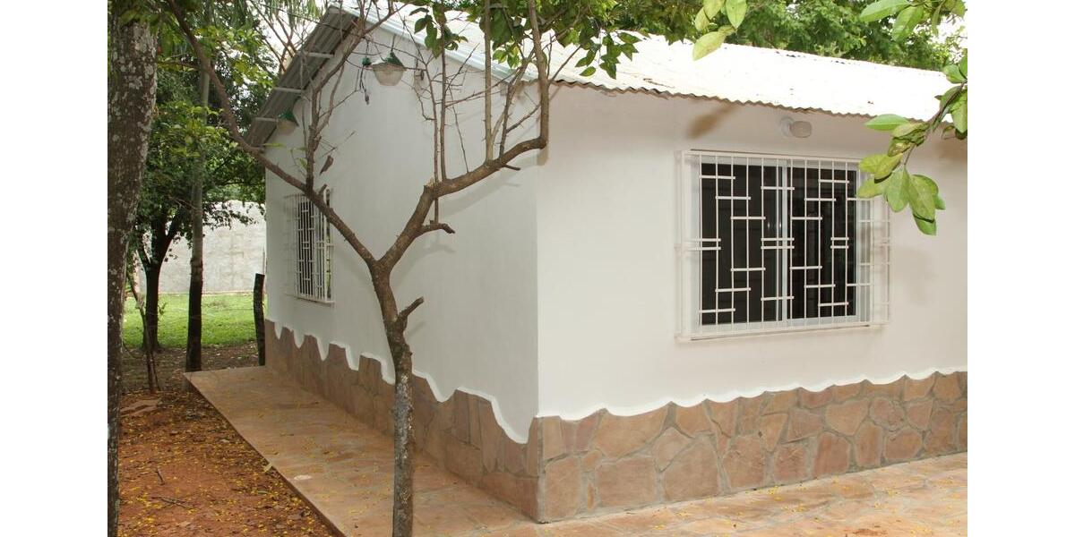 Paraguay, Mbocayaty (Guairá): Haus 3 Zimmer Küche Bad, viele Bäum 3 zimmer