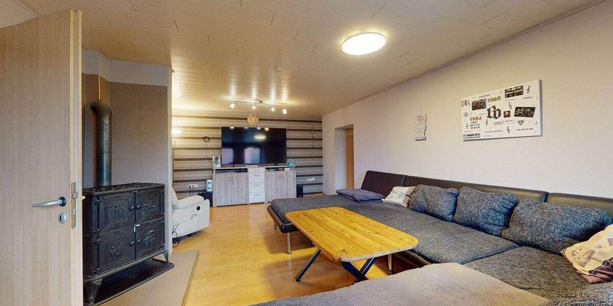 Doppelhaushälfte Gudensberg Obervorschütz - 9 Zimmer, 240 m&sup2;, 199.000&euro; | Angebot:25468558