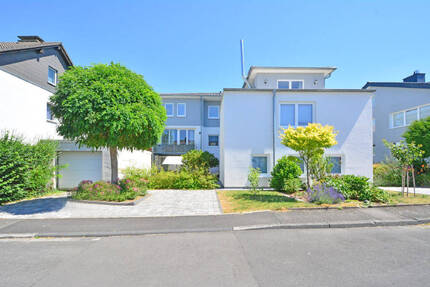 Attraktive Maisonettwohnung mit 152 m² Wfl. in schöner Lage von Sandershausen 3 zimmer