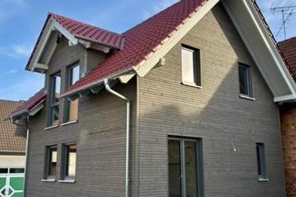 Haus Breuna - 4 Zimmer, 87 m&sup2;, 1.100&euro; | Angebot:25378183