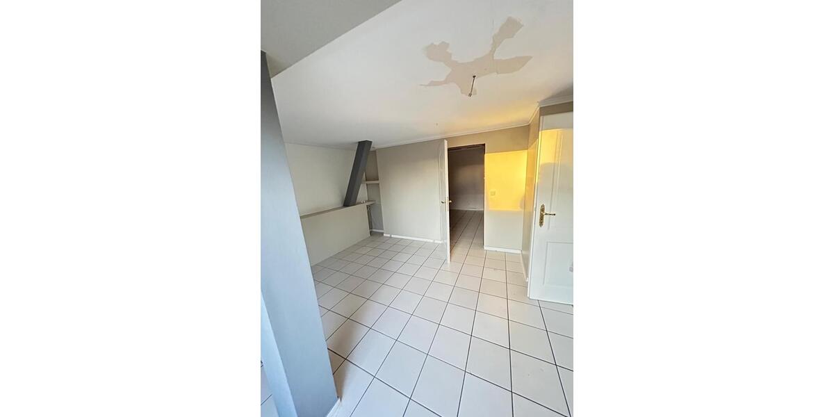 Etagenwohnung Calden - 9 Zimmer, 250 m&sup2;, 1.150&euro; | Angebot:24835525