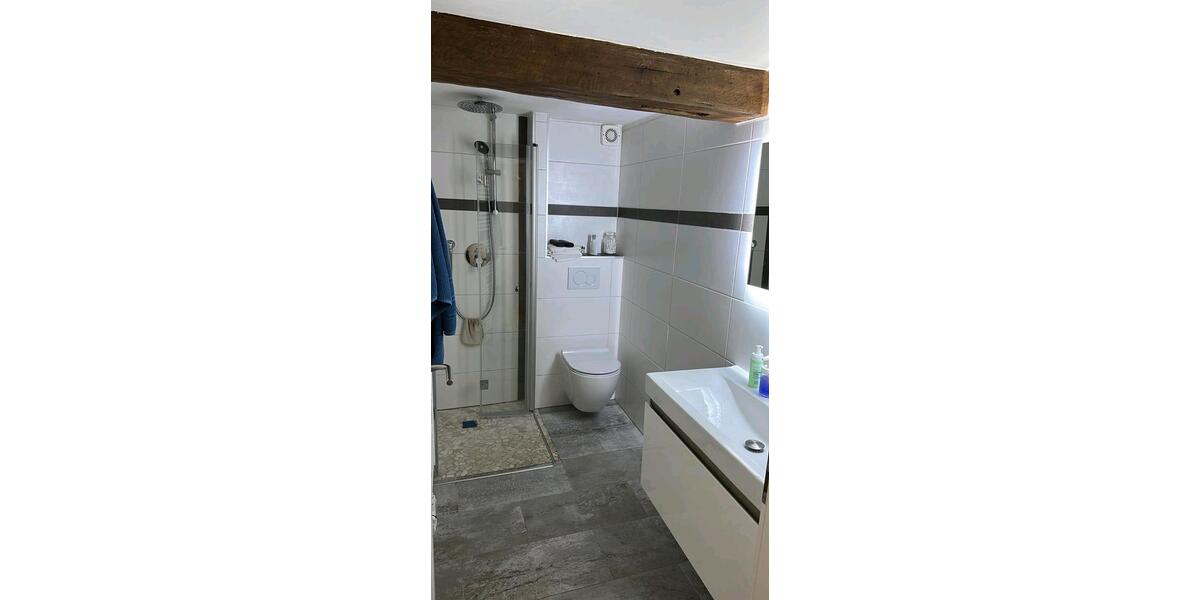 Vermiete schöne große und gepflegte Wohnung 6 zimmer