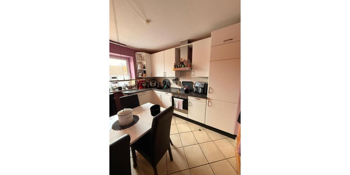 Etagenwohnung Lohfelden - 4 Zimmer, 90 m&sup2;, 750&euro; | Angebot:25759556