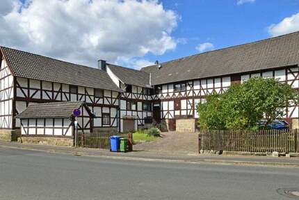 Haus zum Kaufen in Staufenberg 250.000 € 186.3 m²
