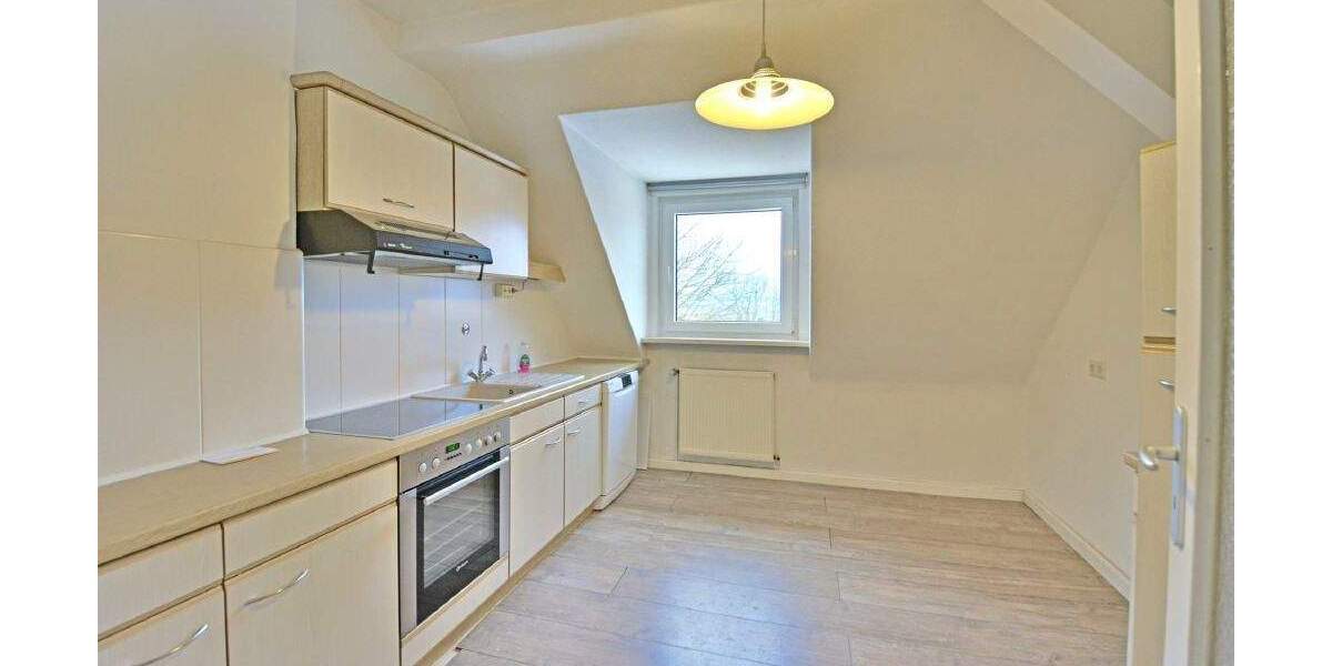 Freie DG Wohnung in beliebter Lage KS-Fasanenhof 3 zimmer