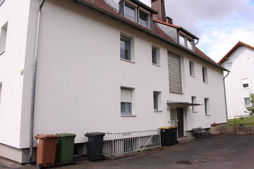 Renovierte 3-Zimmer-Wohnung mit Südbalkon, Garage und Aussicht in ruhiger Lage!