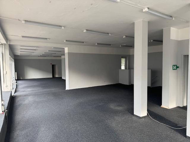 Großzügiges Ladenlokal mit repräsentativer Schaufensterfront in Kassel-Bad Wilhelmshöhe zimmer