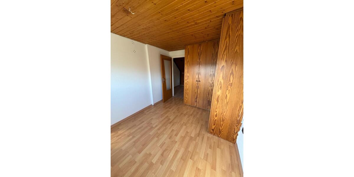 Dachgeschoßwohnung Edermünde - 4 Zimmer, 81 m&sup2;, 650&euro; | Angebot:26129450