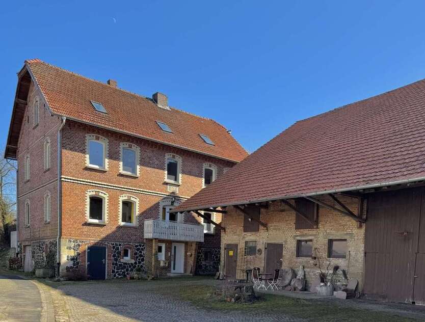Haus zum Kaufen in Felsberg Helmshausen 295.000 € 272 m²