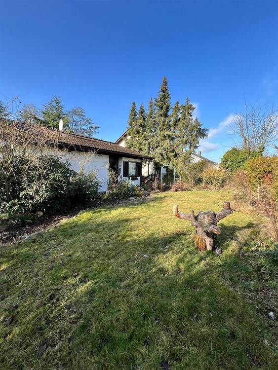 Gemütliches Wohnhaus mit großzügigem Garten und 158m² Nutzfläche.