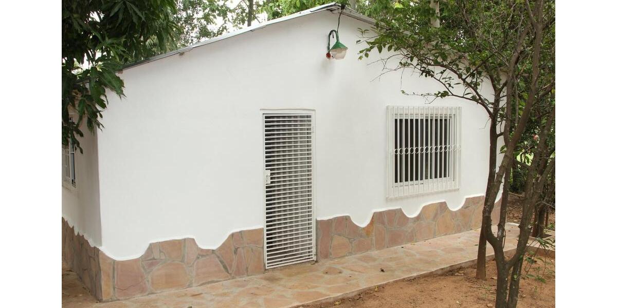 Paraguay, Mbocayaty (Guairá): Haus 3 Zimmer Küche Bad, viele Bäum 3 zimmer